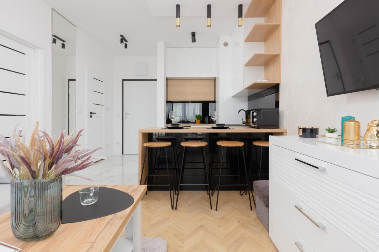 Warsaw Kotsisa Apartments With Parking By Noclegi Renters Esterno foto