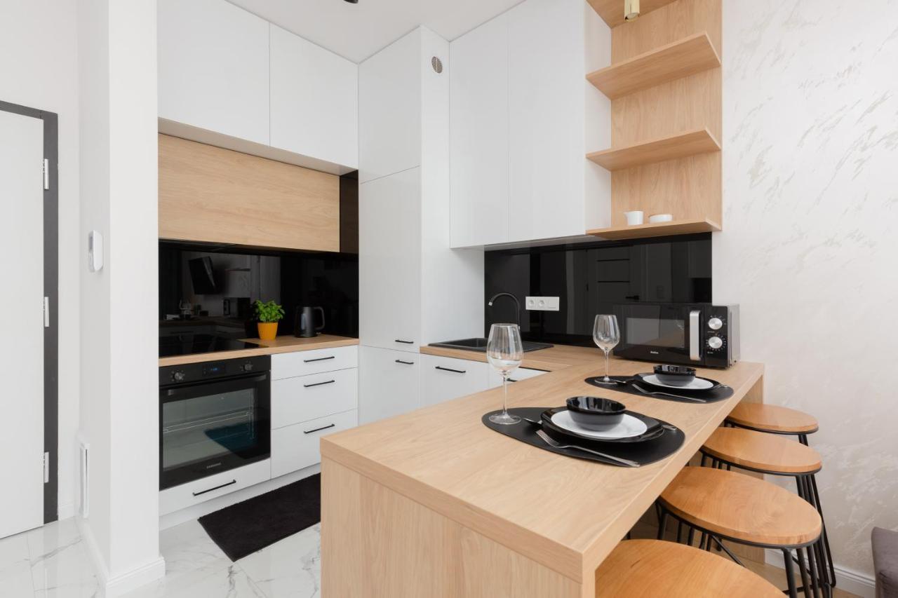 Warsaw Kotsisa Apartments With Parking By Noclegi Renters Esterno foto