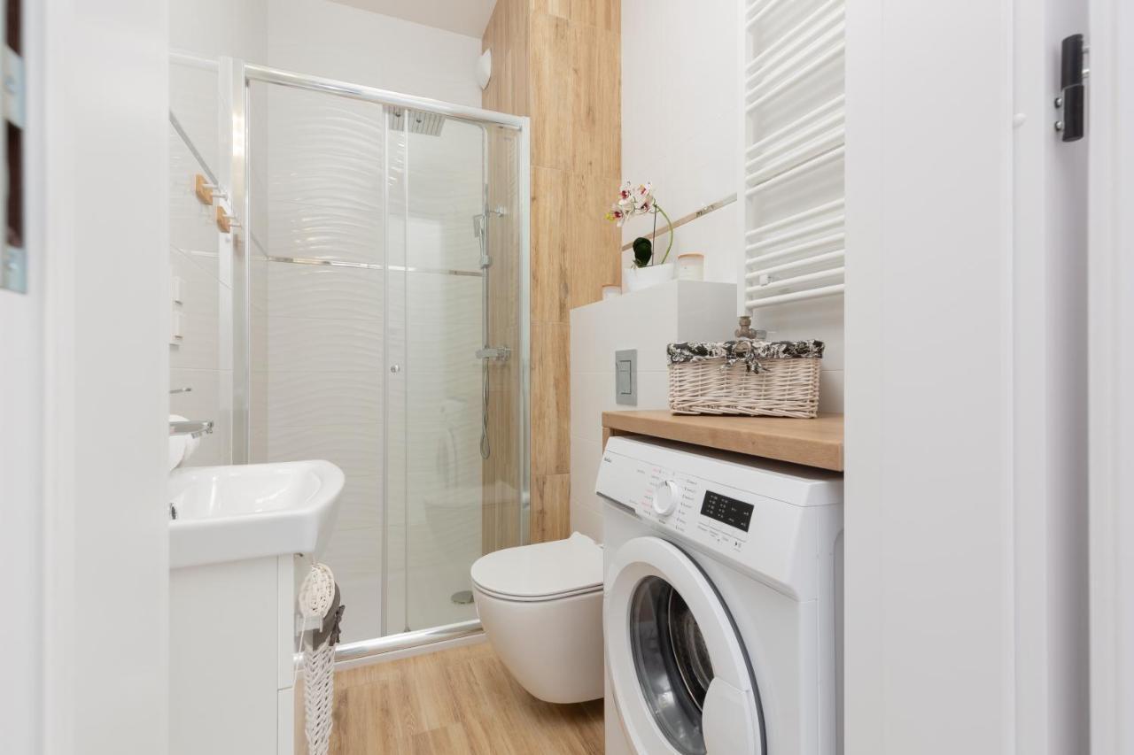 Warsaw Kotsisa Apartments With Parking By Noclegi Renters Esterno foto