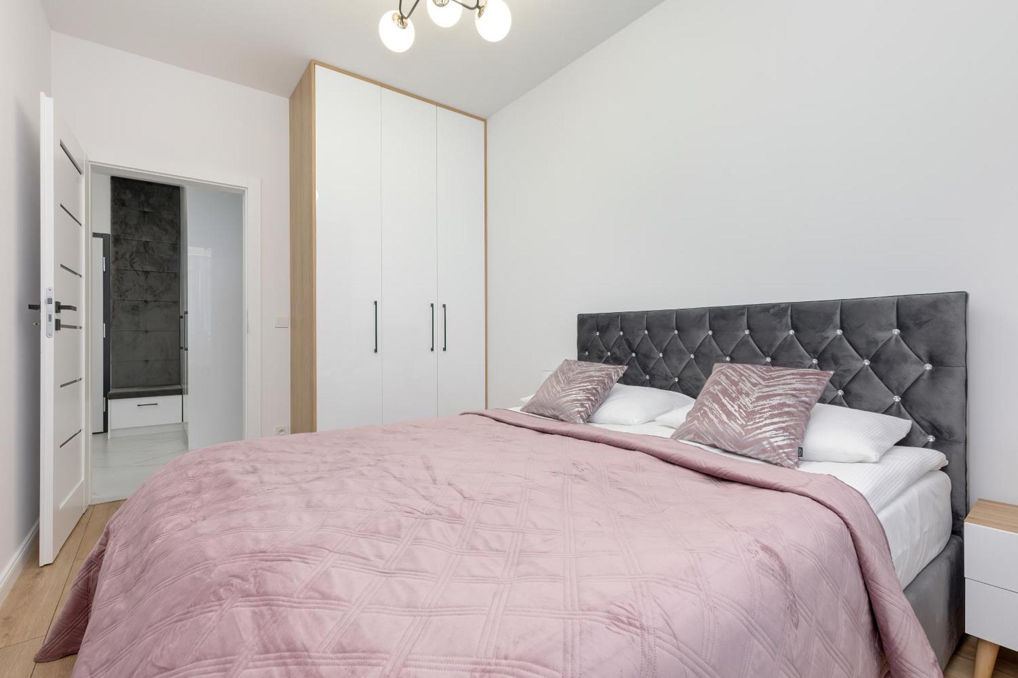 Warsaw Kotsisa Apartments With Parking By Noclegi Renters Esterno foto